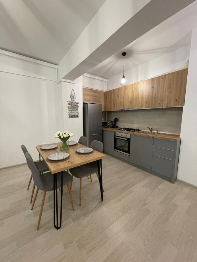 Mamaia Moonlight Apartment ภายนอก รูปภาพ